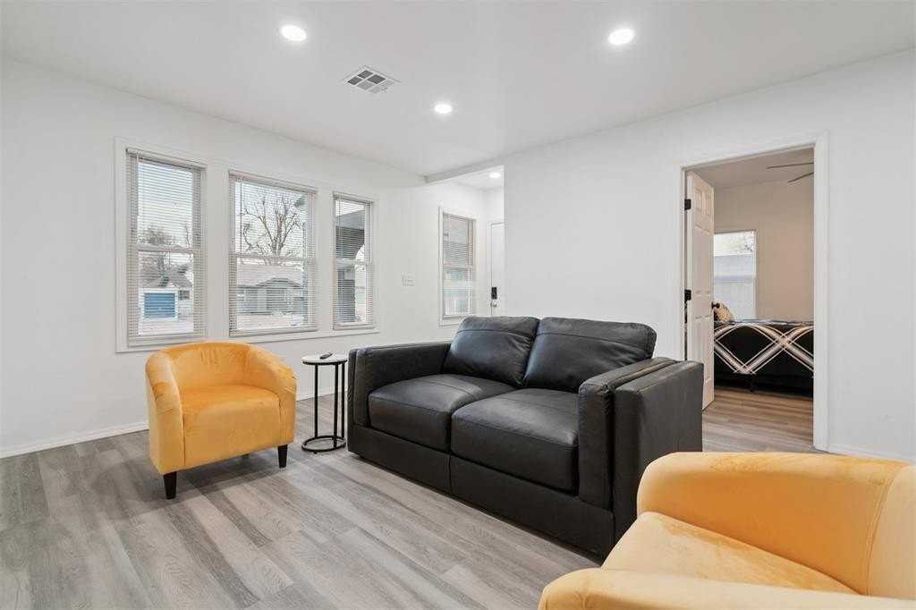 1200 Ne 17th St #A - Photo 6 of 50