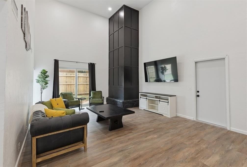 12508 Green Valley Dr - Photo 5 of 42