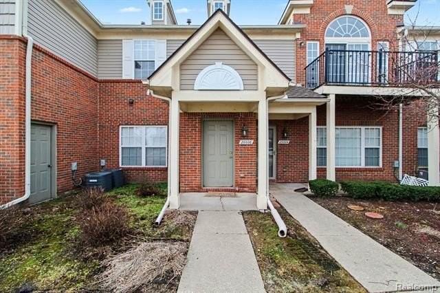 20006 Hidden Oaks Dr - Photo 2 of 15