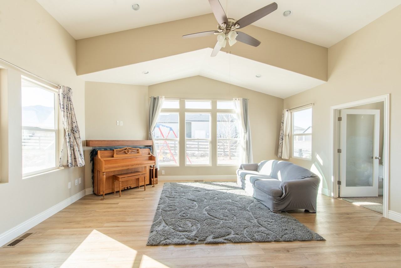 7118 N Blue Moon Dr - Photo 2 of 36