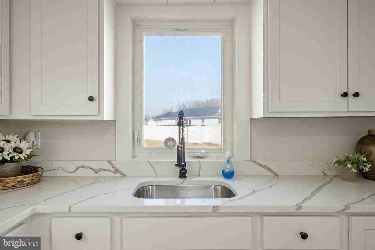 75 S Washington Dr - Photo 3 of 23