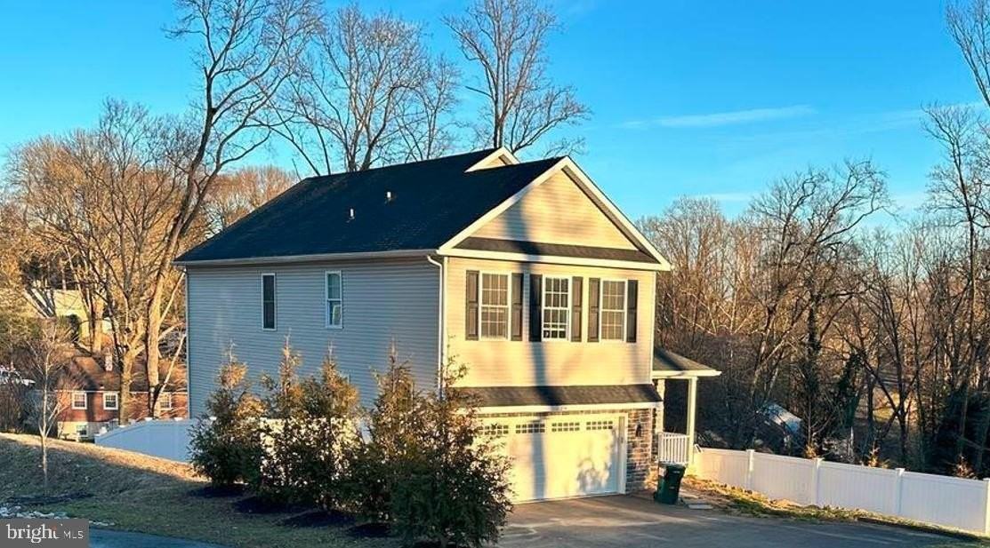 274 Oak Ave - Photo 2 of 27