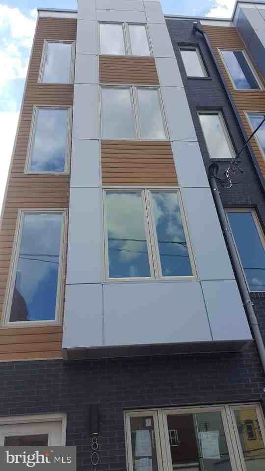 806 N Burns St Unit 1 - Photo 2 of 20