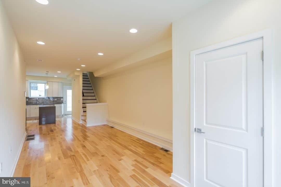 806 N Burns St Unit 1 - Photo 4 of 20