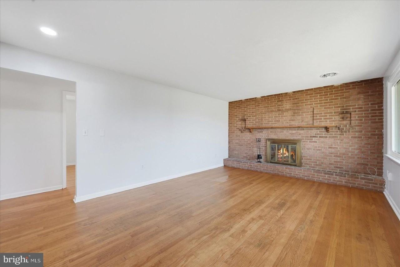 210 Stafford Dr - Photo 6 of 25