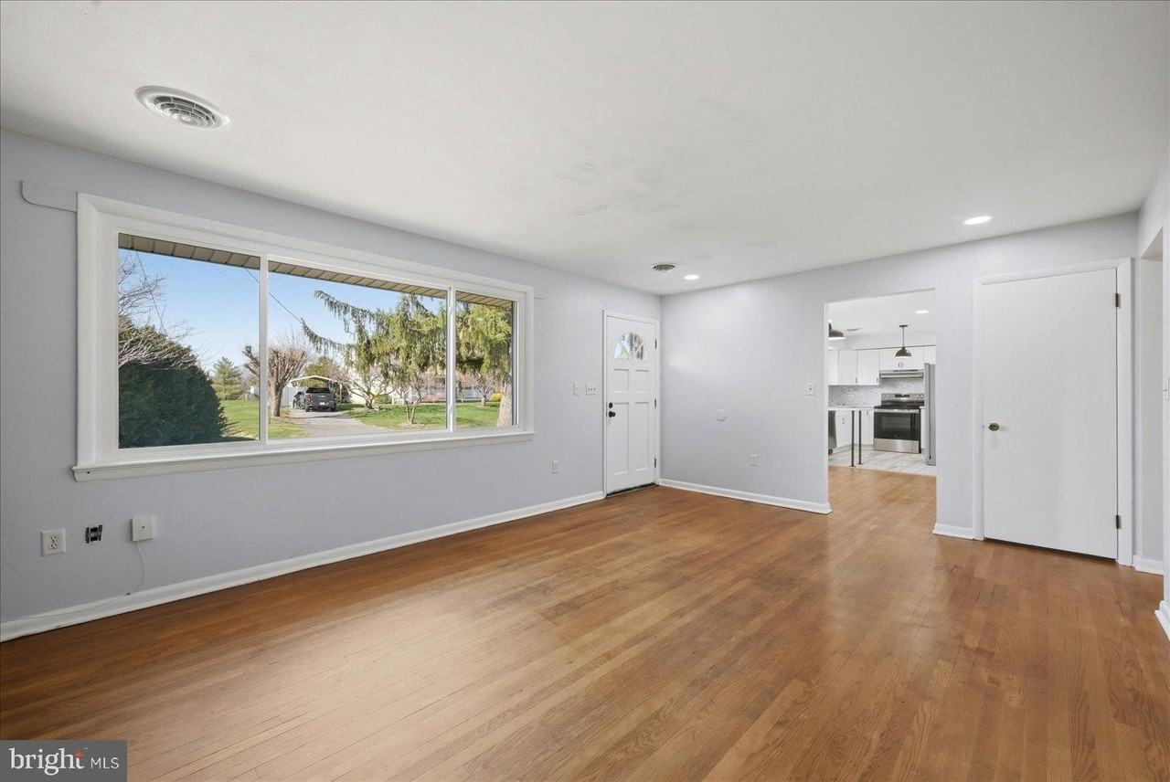 210 Stafford Dr - Photo 7 of 25