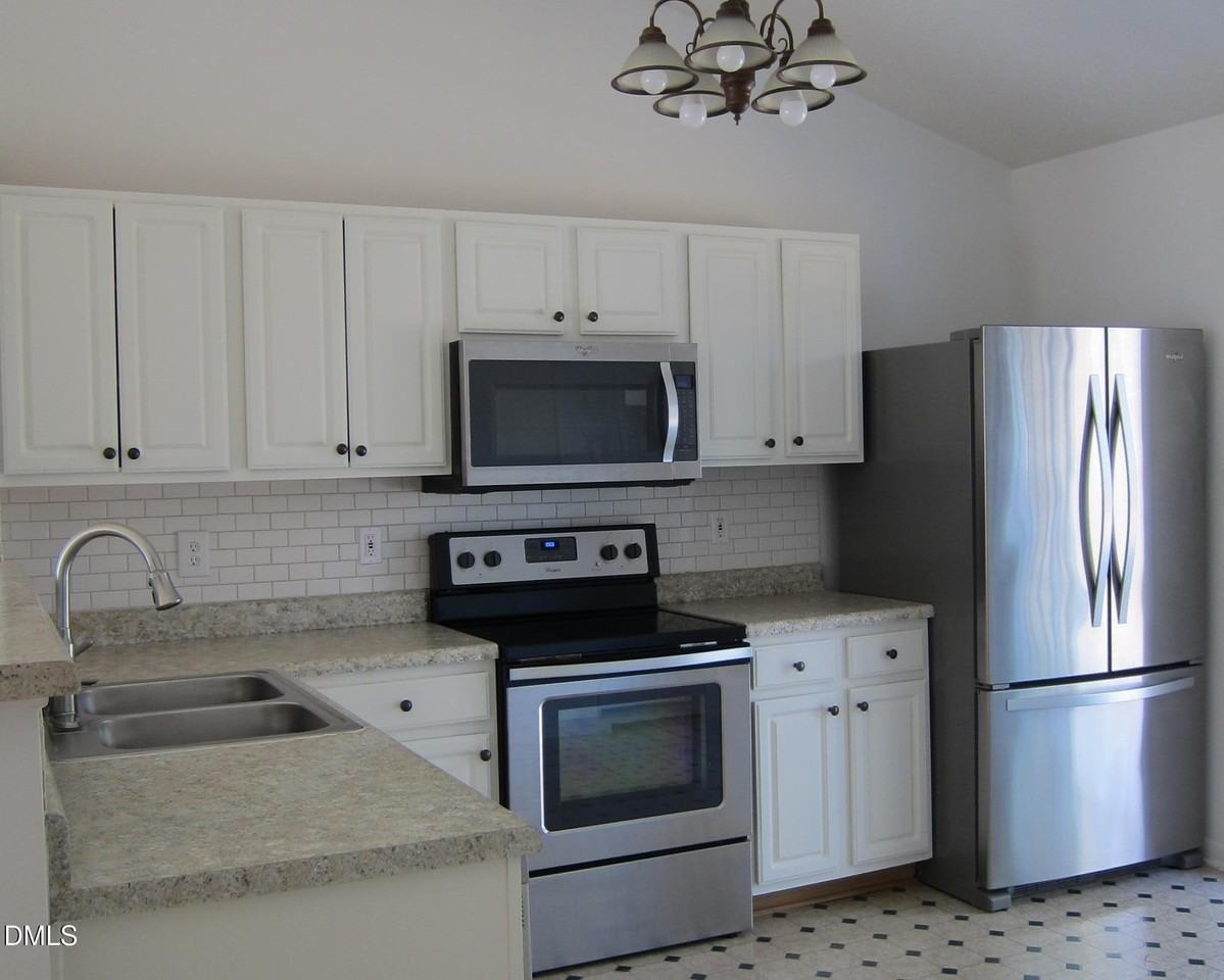 102 Checker Ct - Photo 7 of 11