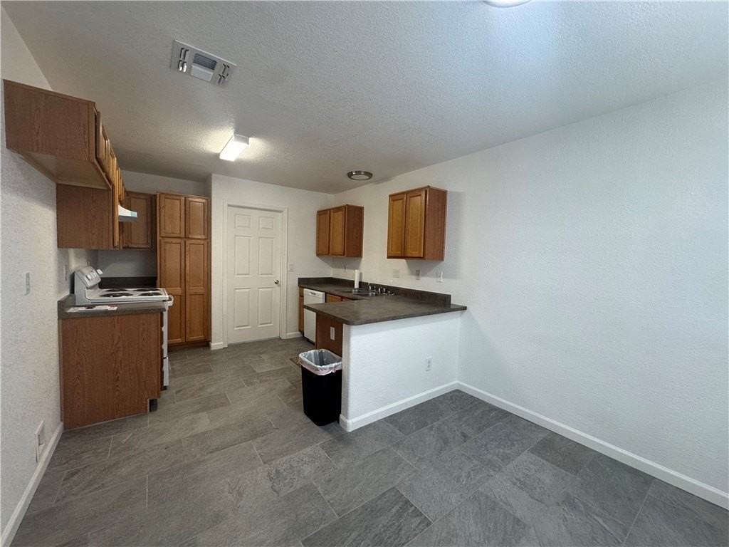 3442 Sunriver Rd - Photo 3 of 3