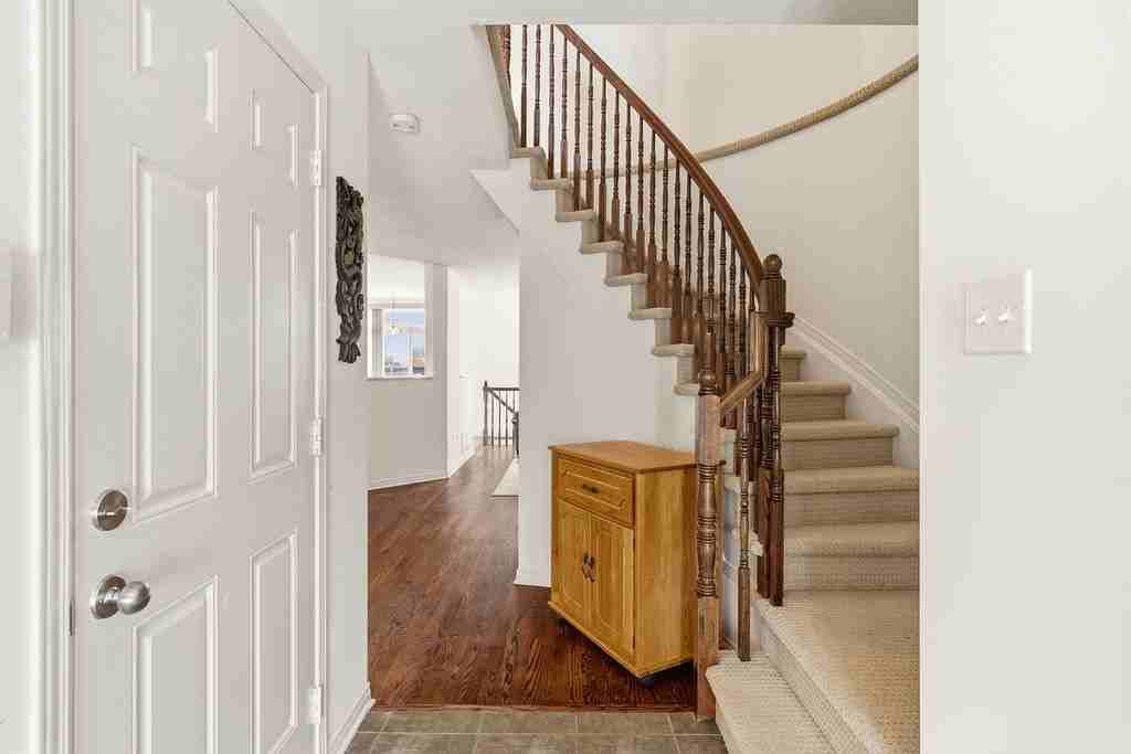 79 Chesapeake Crescent - Photo 4 of 38