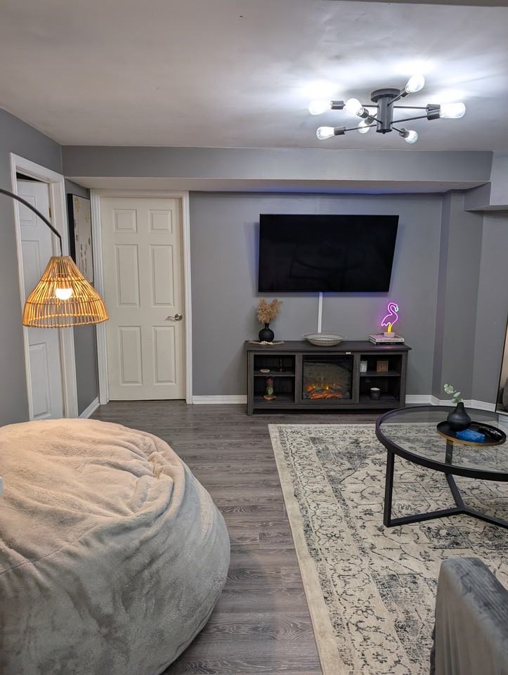 886 Grandview Street North - Photo 3 of 13