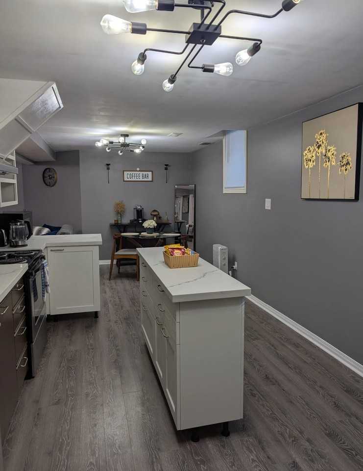 886 Grandview Street North - Photo 5 of 13