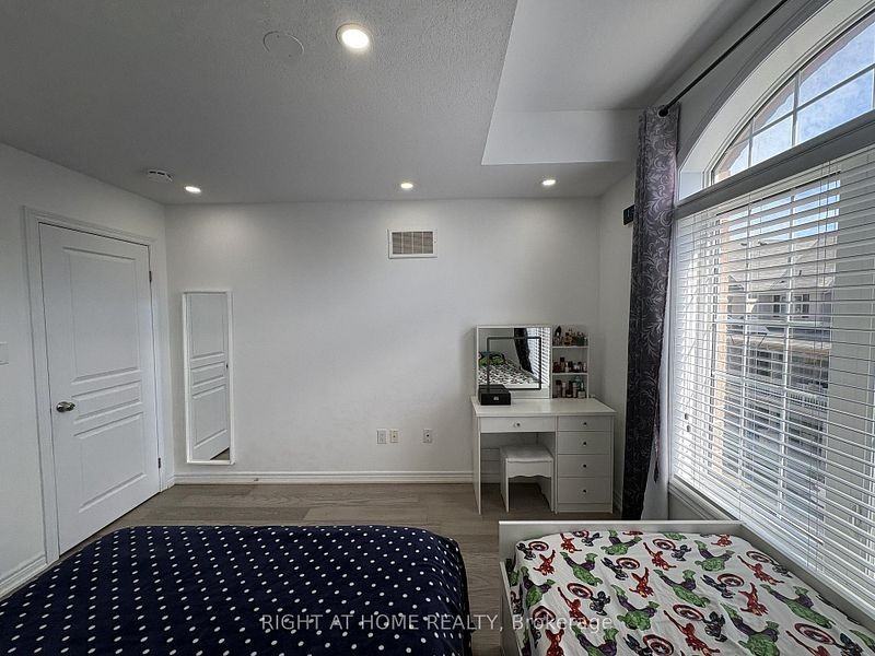 387 Cranbrook Common - Photo 3 of 14