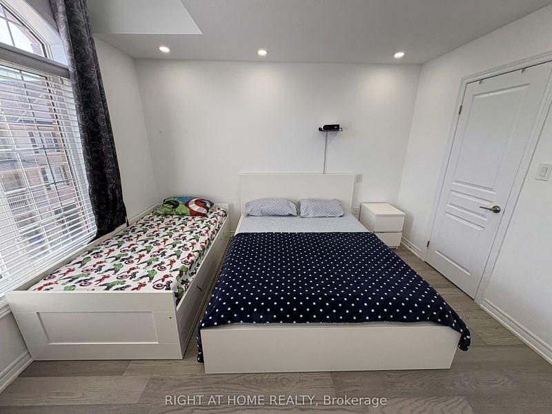 387 Cranbrook Common - Photo 5 of 14