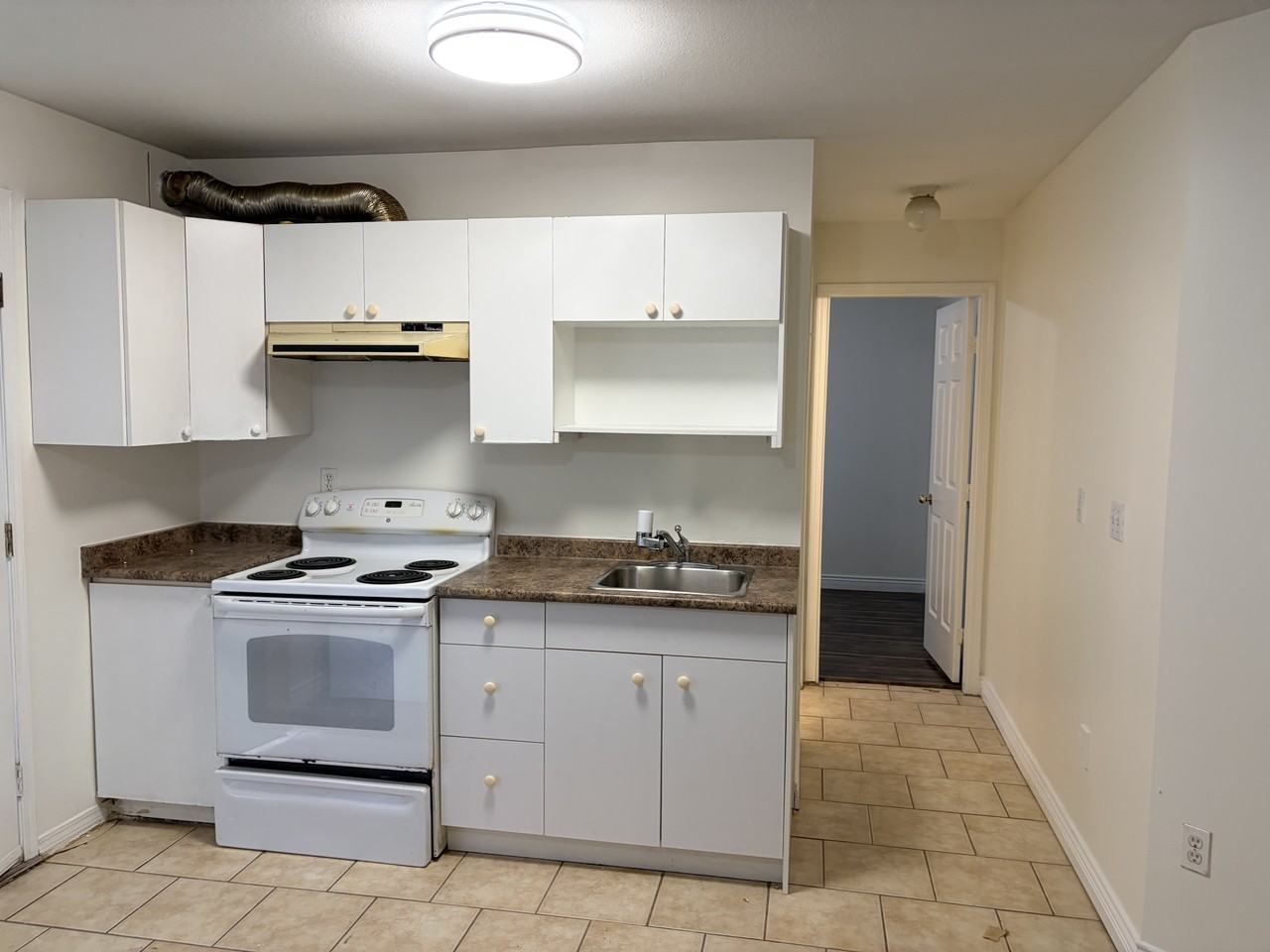 14382 88 Avenue - Photo 2 of 10