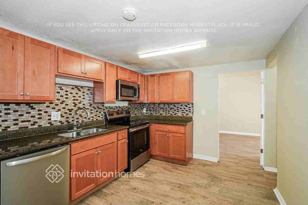 6405 Regatta Ct - Photo 7 of 17