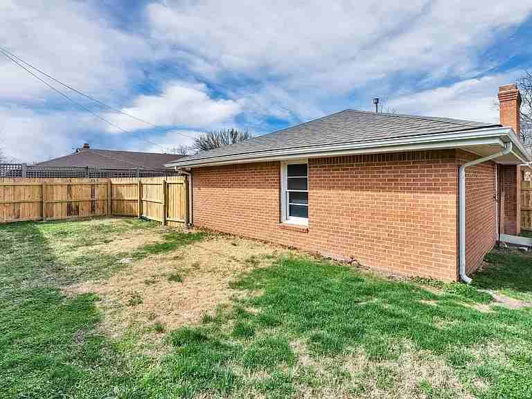 708 South Fabrique Drive - Photo 3 of 11