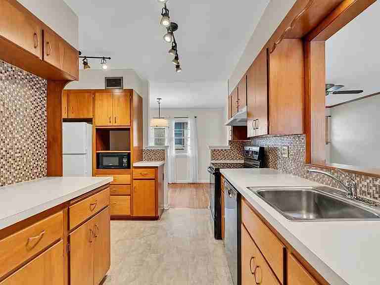 708 South Fabrique Drive - Photo 5 of 11