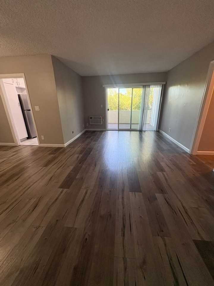 TARZANA 6150 - Photo 2 of 32