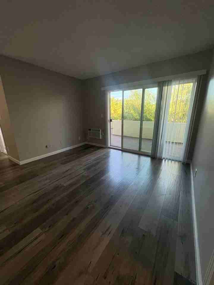 TARZANA 6150 - Photo 3 of 32