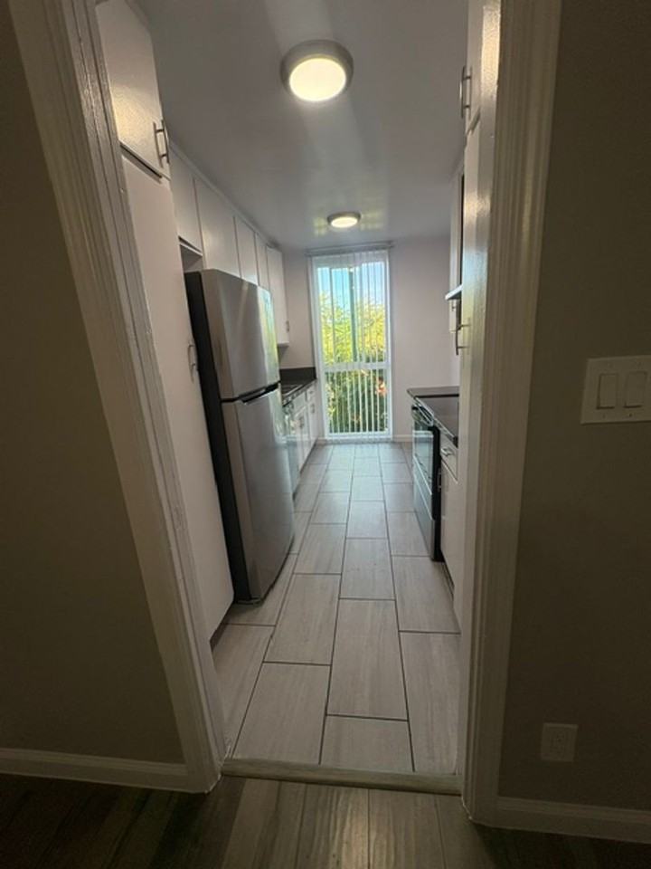 TARZANA 6150 - Photo 4 of 32