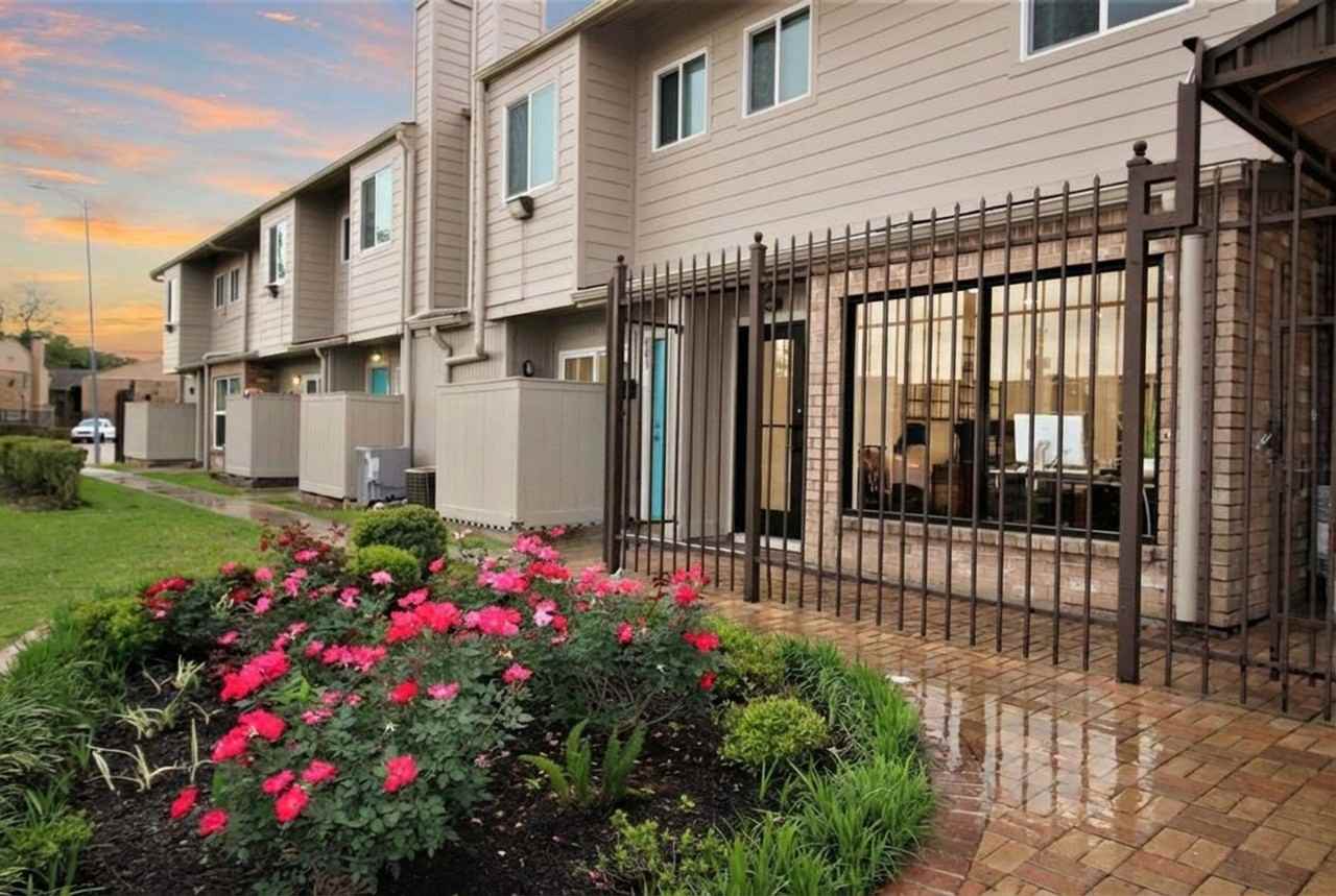 The Crossings _ Affordable Luxury Apartments & Townhomes at NW Houston - Photo 3 of 50