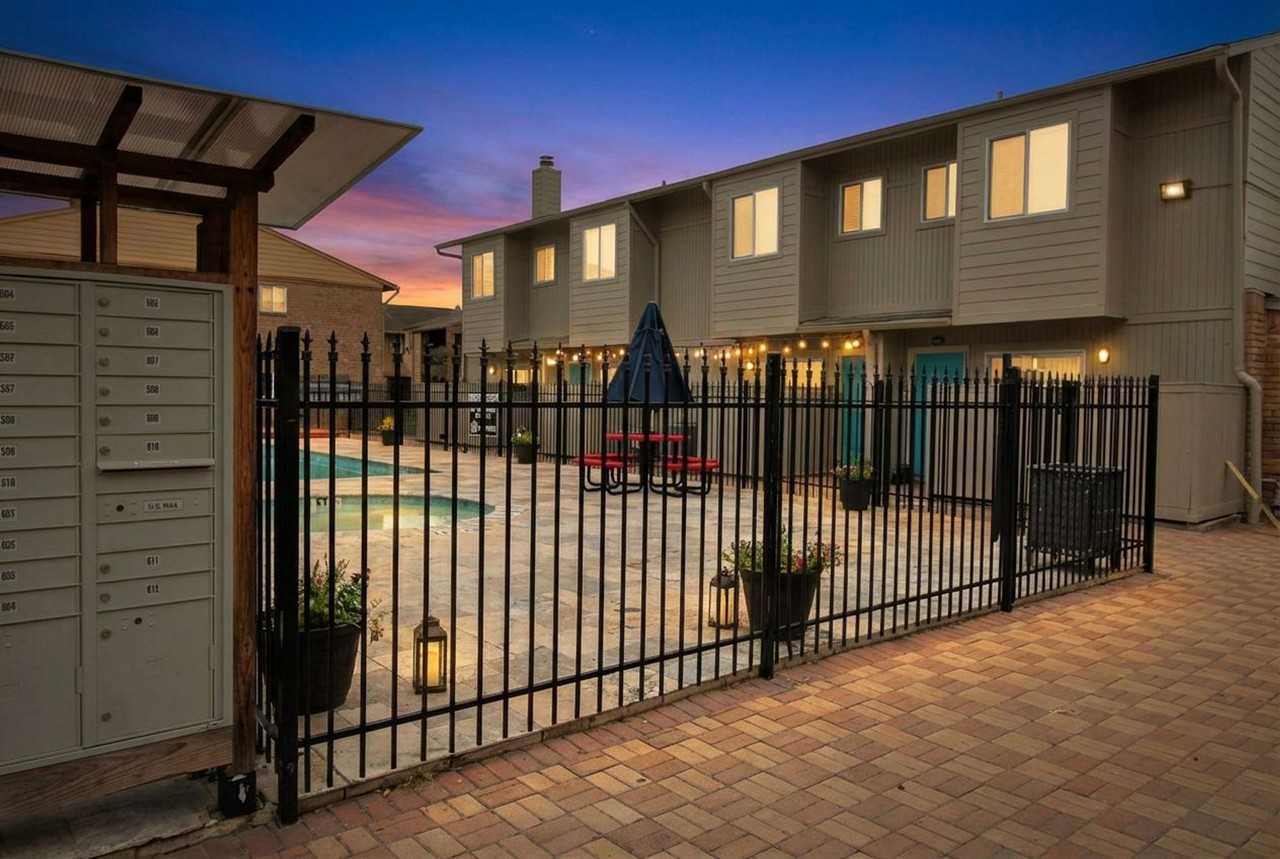 The Crossings _ Affordable Luxury Apartments & Townhomes at NW Houston - Photo 4 of 50