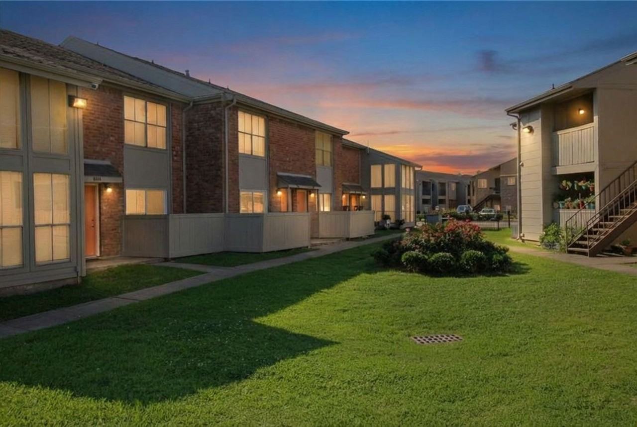 The Crossings _ Affordable Luxury Apartments & Townhomes at NW Houston - Photo 7 of 50