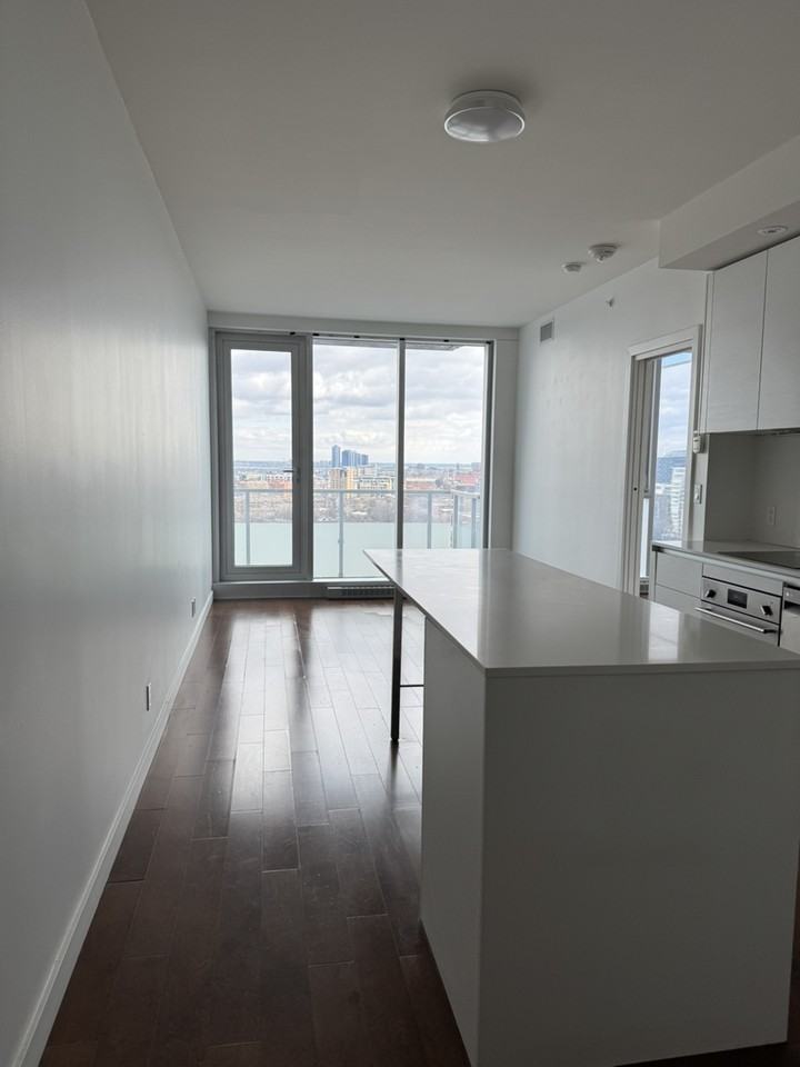 1450 Boul René-Lévesque O #810 - Photo 2 of 19