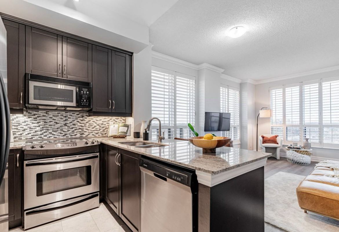 2087 Lake Shore Boulevard West - Photo 2 of 7