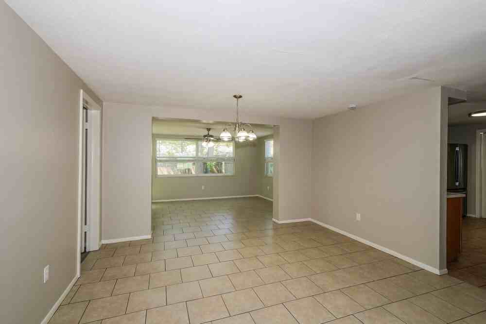 10933 Felsdale Ave - Photo 5 of 16