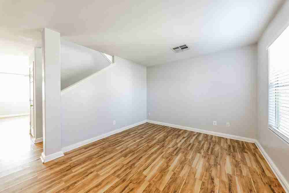 16809 W Central St - Photo 4 of 17