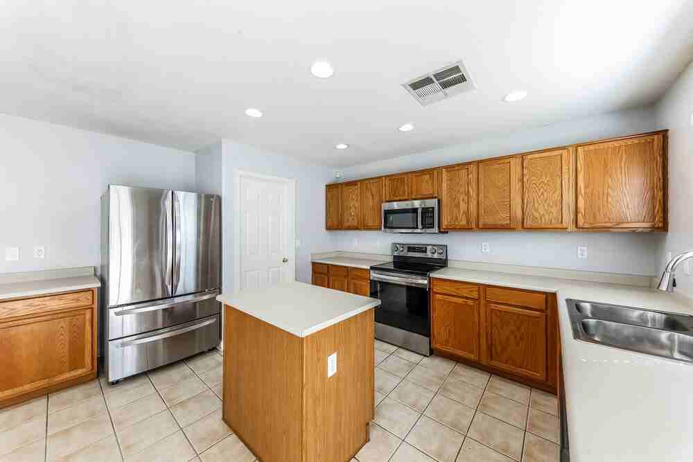 16809 W Central St - Photo 7 of 17