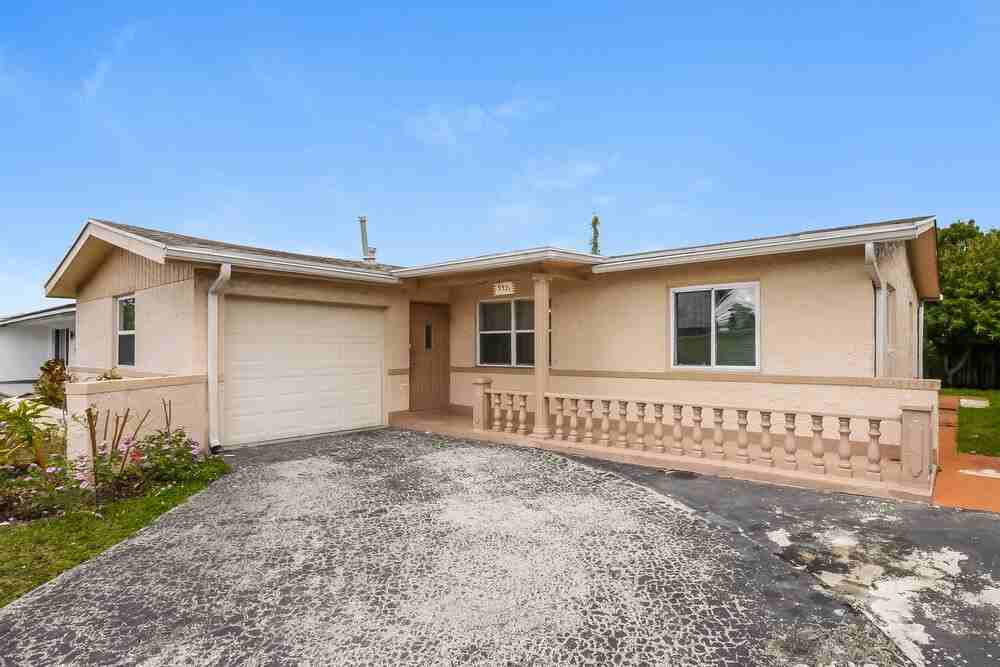 9521 Nw 25th St - Photo 3 of 15