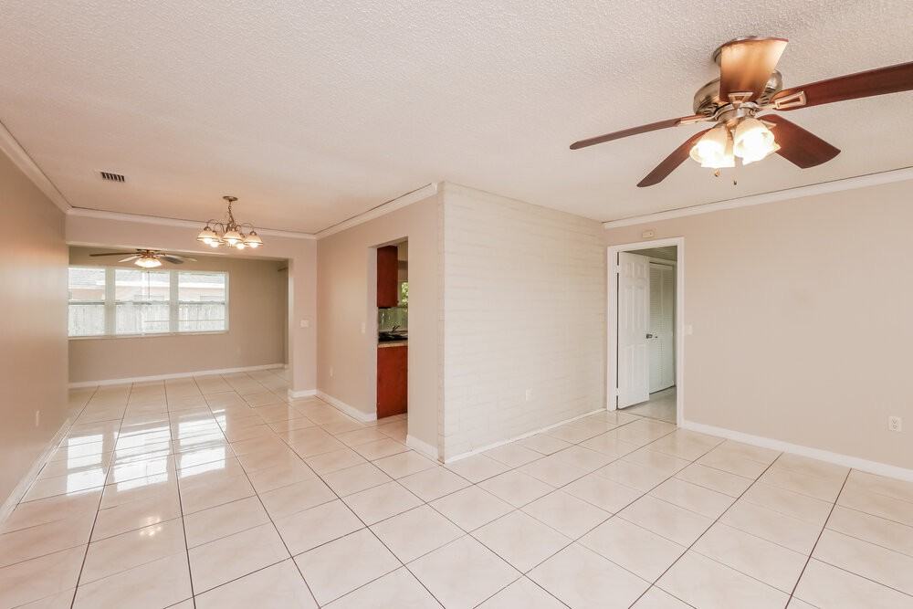 9521 Nw 25th St - Photo 4 of 15