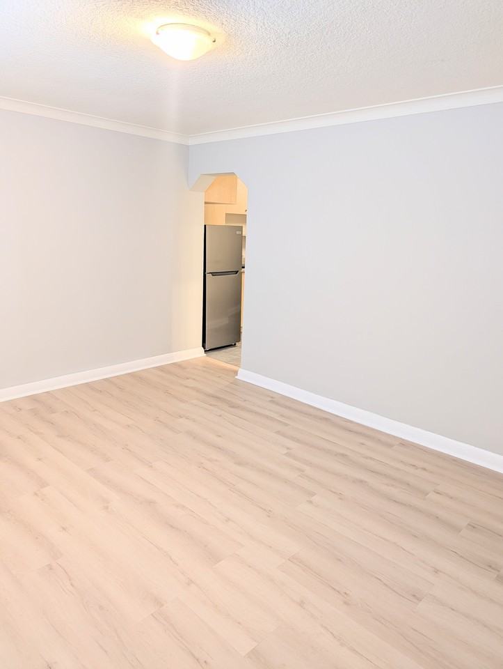 Mississauga Rd & Lakeshore Rd W #1 - Photo 6 of 13