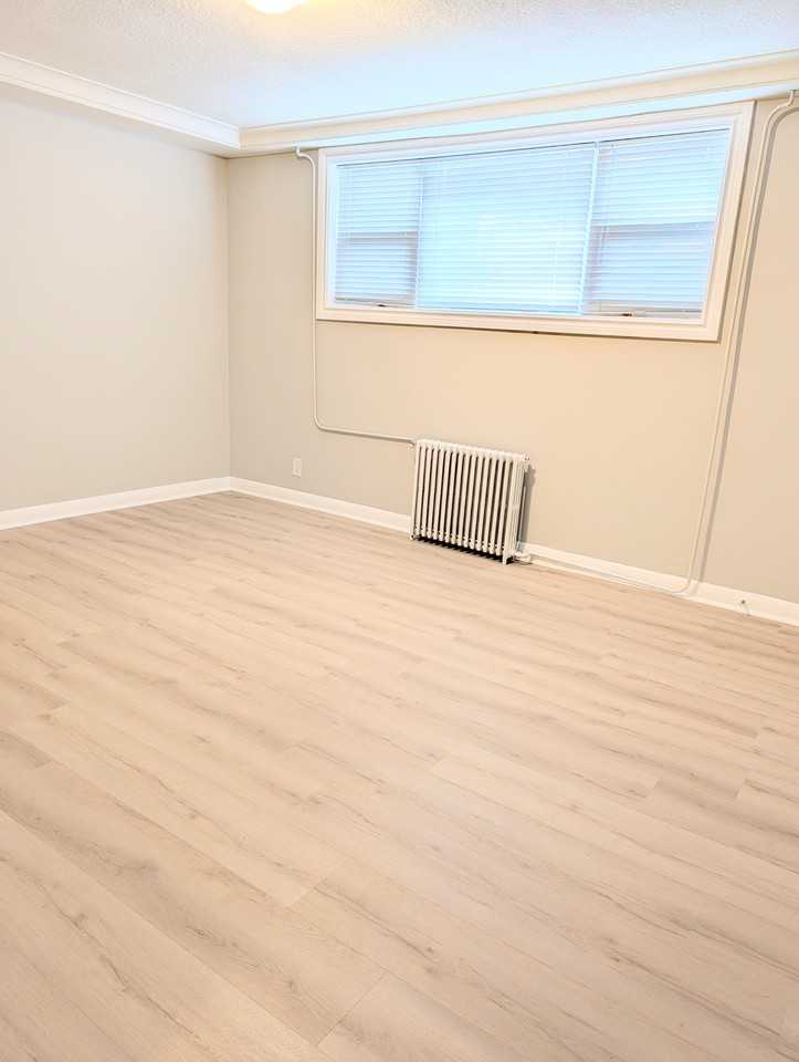 Mississauga Rd & Lakeshore Rd W #1 - Photo 4 of 13