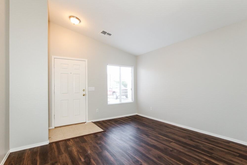 11717 W Poinsettia Dr - Photo 2 of 15