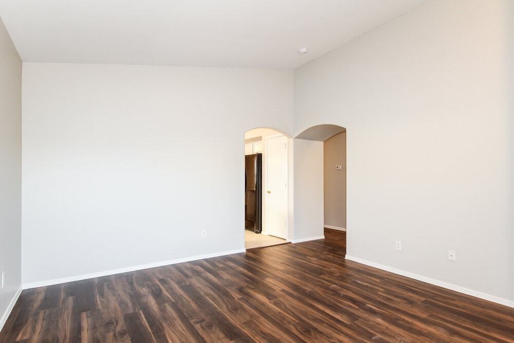 11717 W Poinsettia Dr - Photo 3 of 15