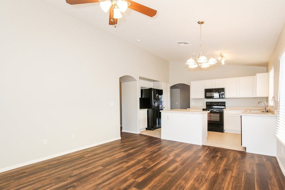 11717 W Poinsettia Dr - Photo 5 of 15