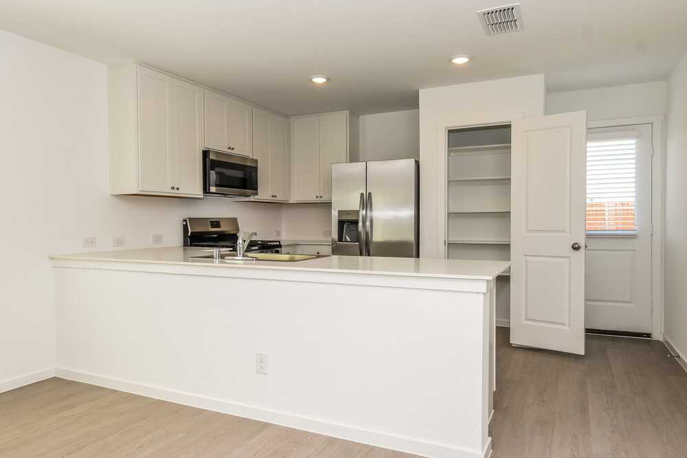1719 Crossbill St - Photo 7 of 16