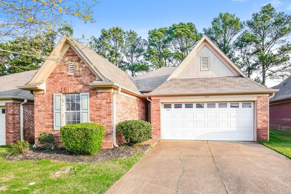 1107 Breezy Valley Dr - Photo 3 of 16