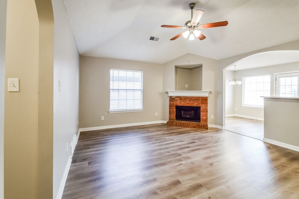 1107 Breezy Valley Dr - Photo 5 of 16