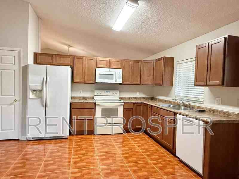 2310 Pebble Ct - Photo 3 of 20