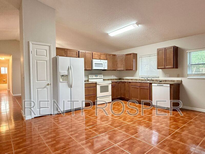 2310 Pebble Ct - Photo 4 of 20