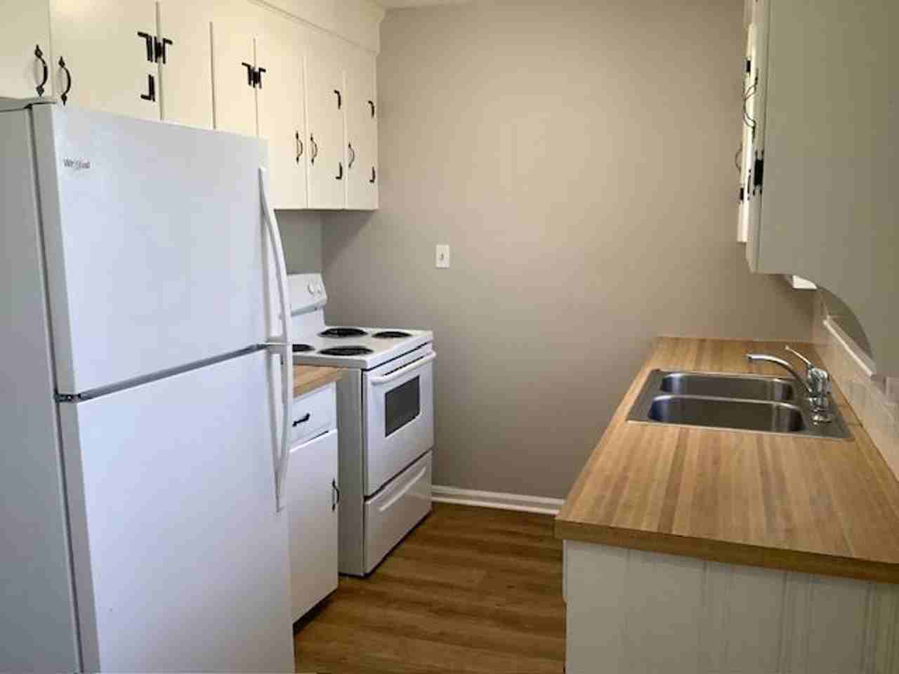 197 Hilltop Dr - Photo 7 of 22