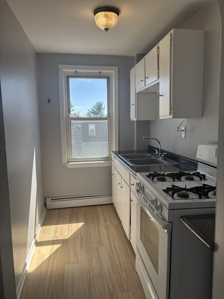 110 Capital Street #3 - Photo 3 of 8