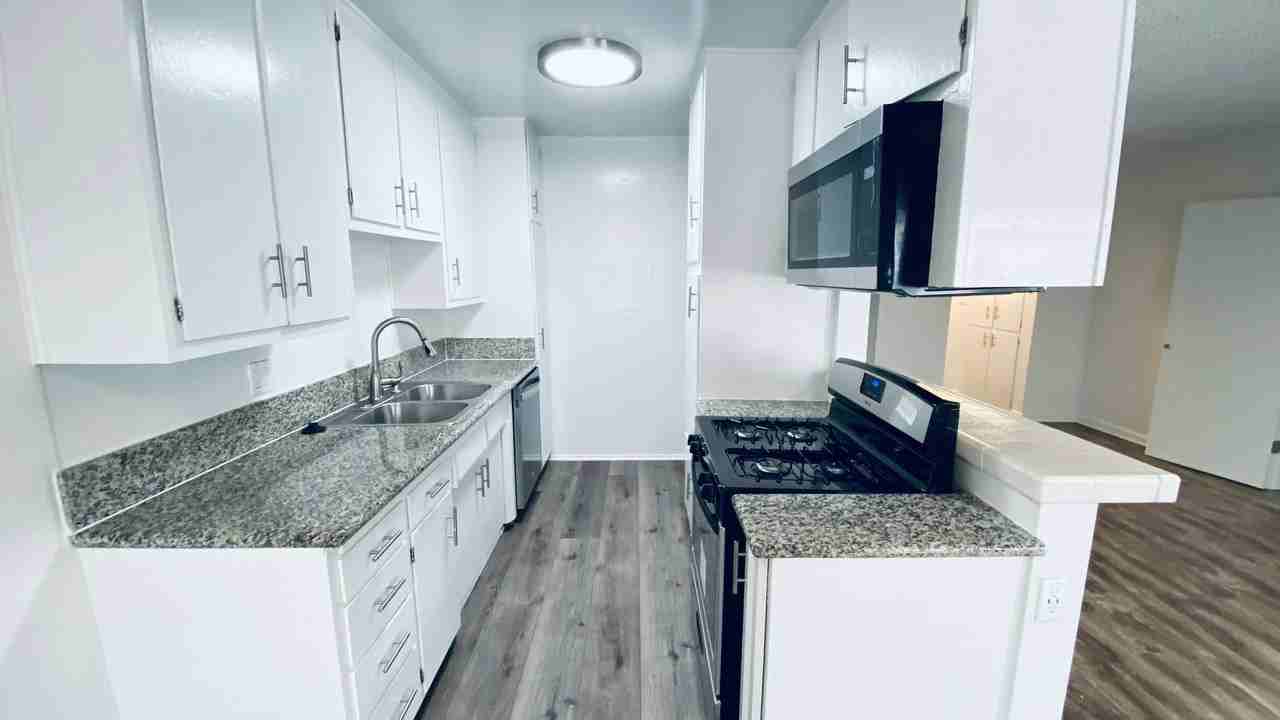 5664 Fair Ave - Photo 3 of 48