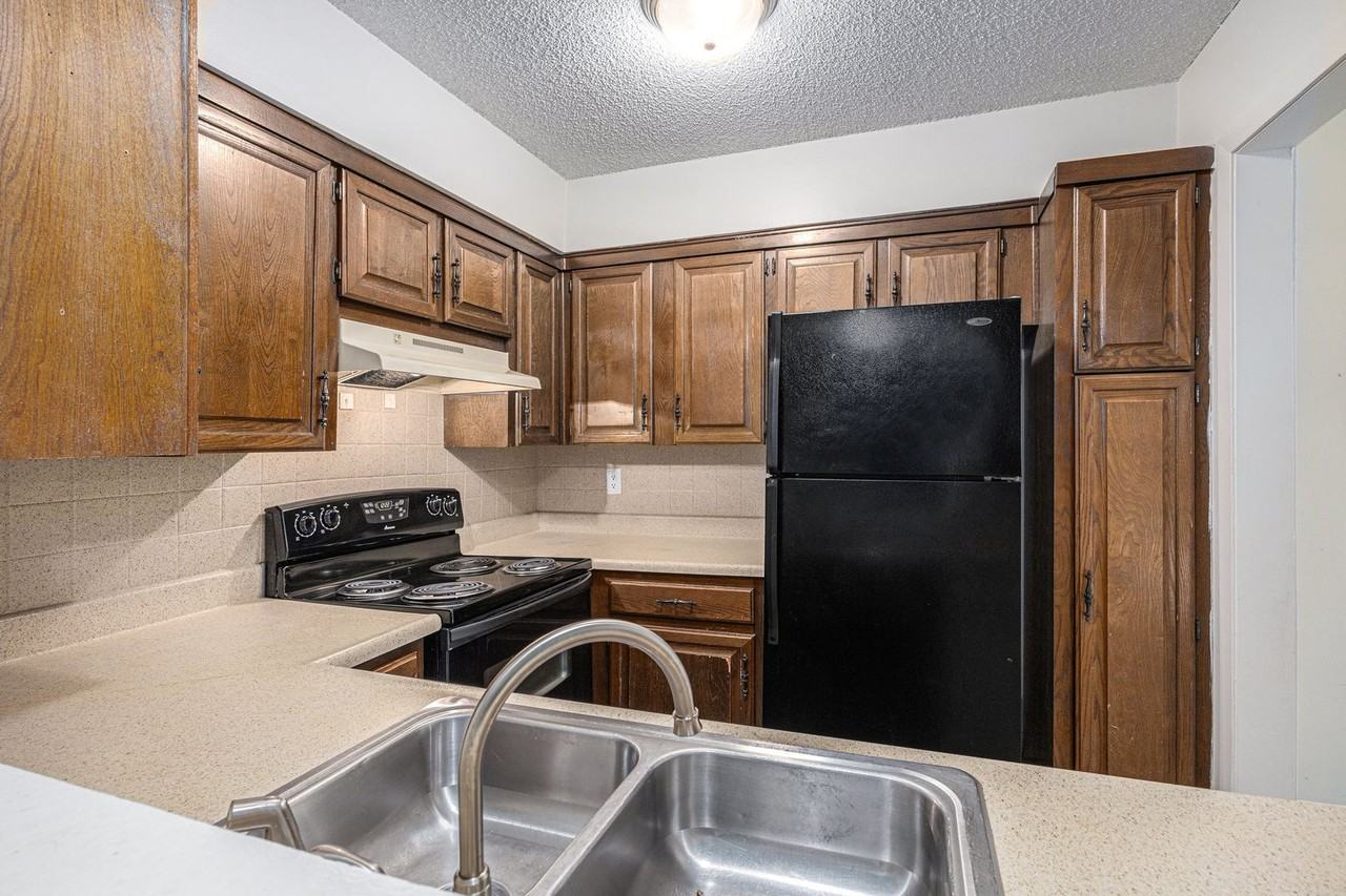 Welcome to The Bluffs – Comfort, Convenience & Value in the Heart of Gladstone - Photo 5 of 36