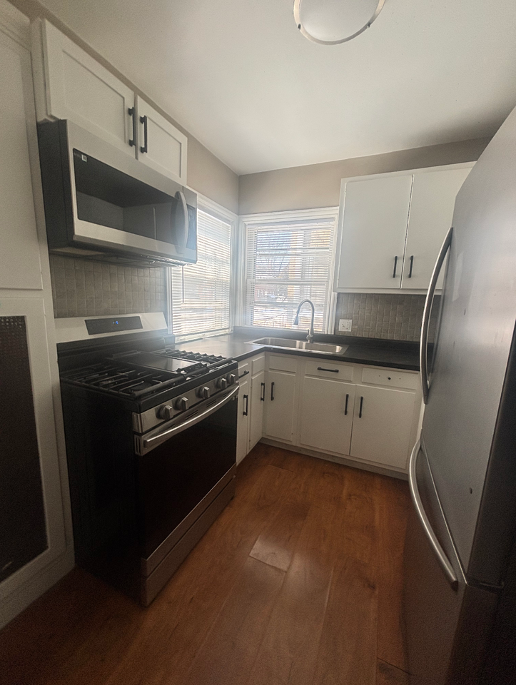 203 Carlton Terrace - Photo 3 of 7