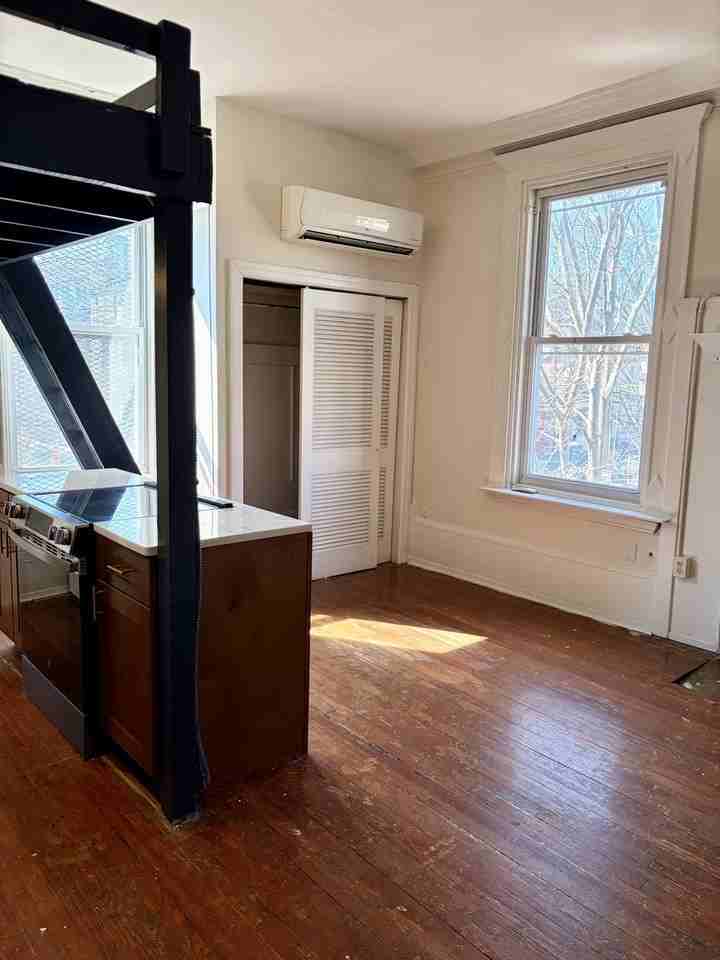 3511 Baring St - Photo 3 of 10